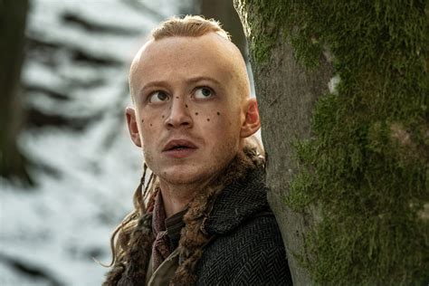 John Bell on Outlander, Doctor Who and his solo LGBTQ+ stage。